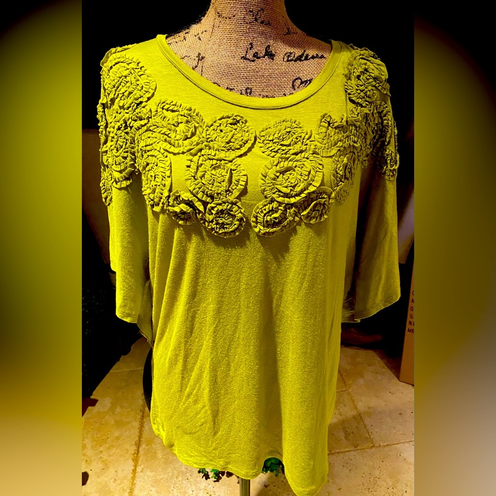 Women’s Yellow Green Soutache trimmed flowers cotton knit top w/bat wing sleeve